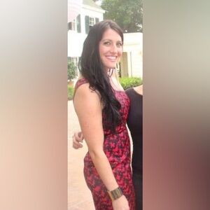 Kensie sleek dress fitted with sexy slit. Fitted with a flexible stretch. Size 8